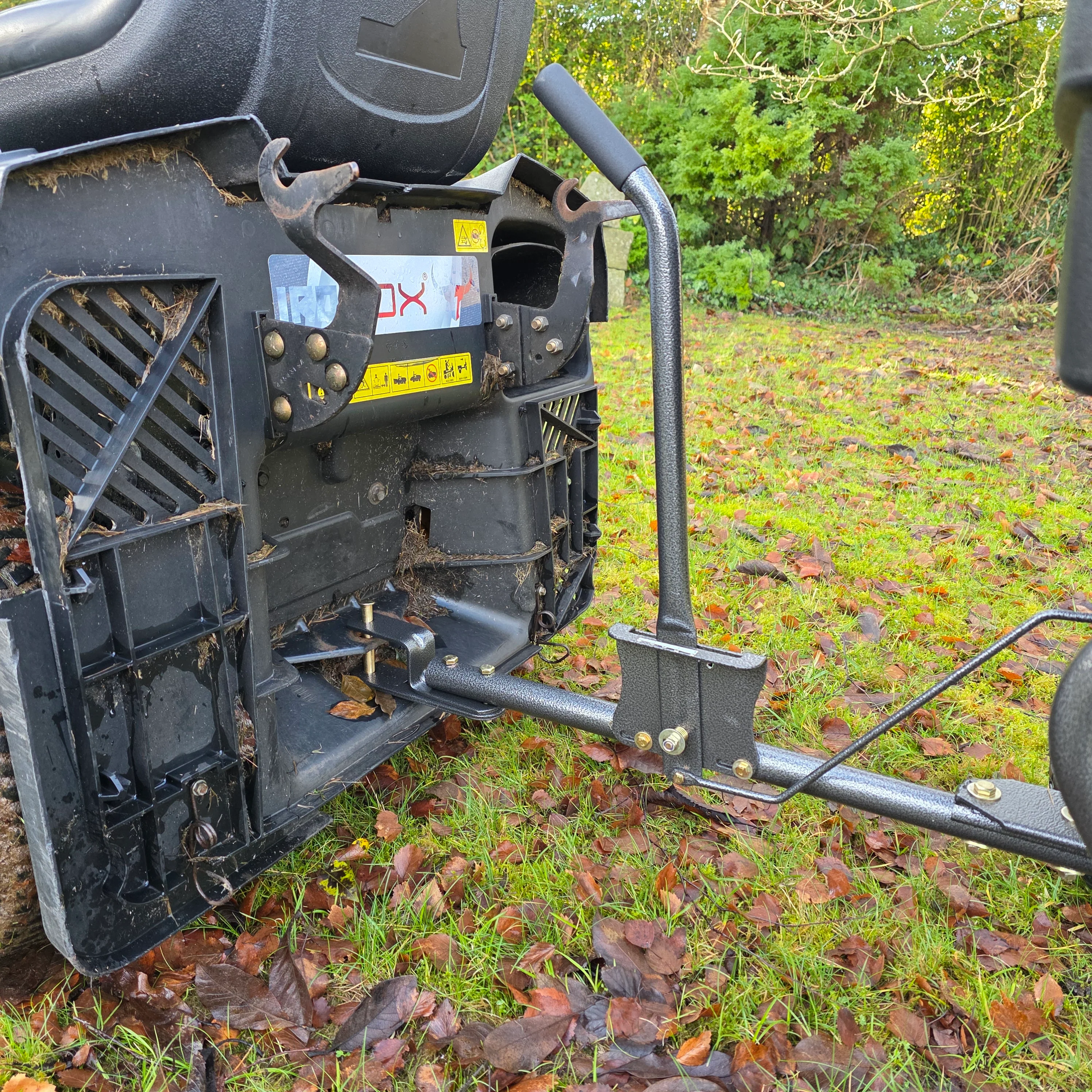 Tow Behind Broadcast Grit, Salt & Seed Spreader for Ride-On Mowers, ATVs & Lawn Tractors - 88L 200lb - Image 3