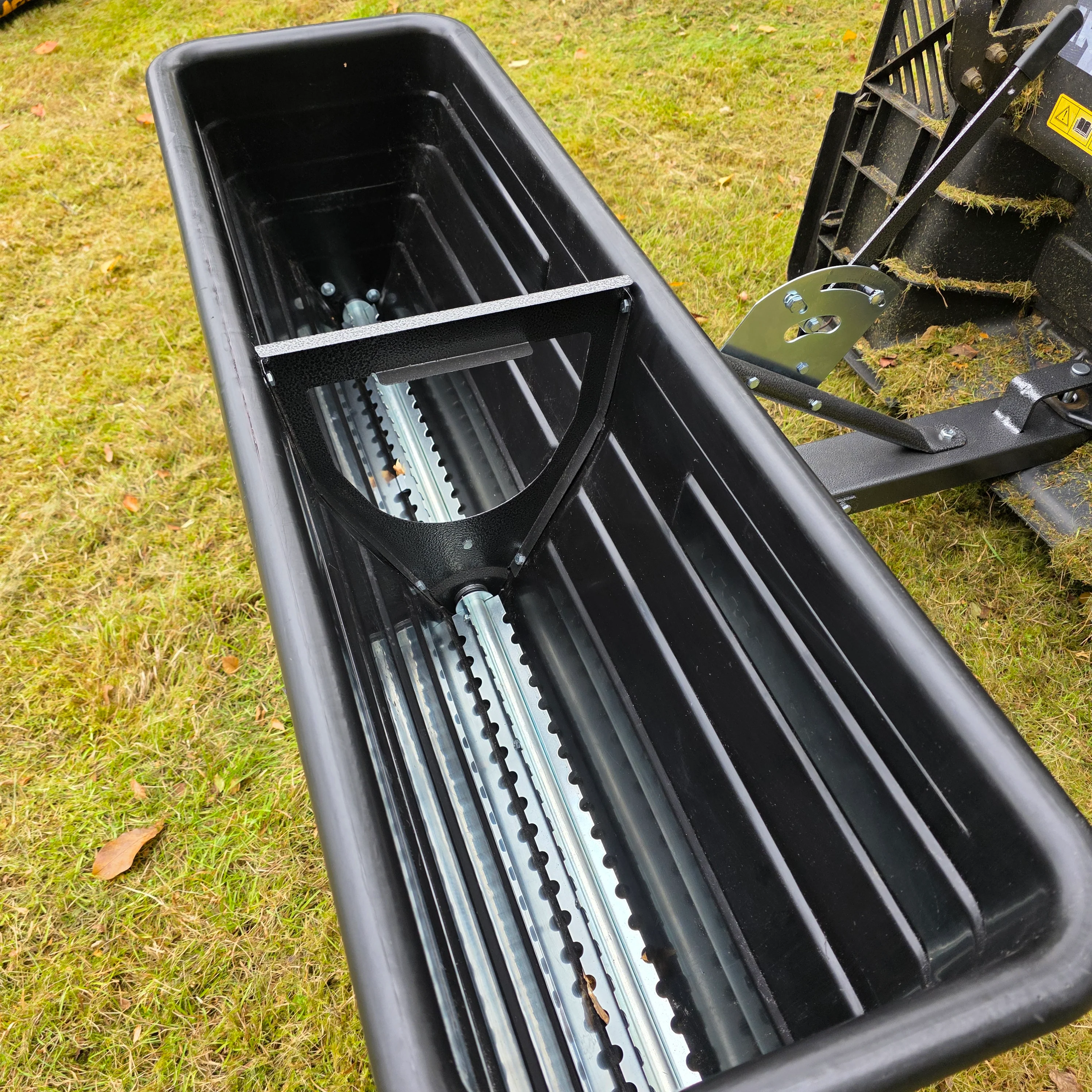 Tow Behind Drop Spreader for Grass Seed, Fertilizer & Ice Melt | Durable, High-Capacity Lawn Spreader 80 Litre, 175LB - Image 2