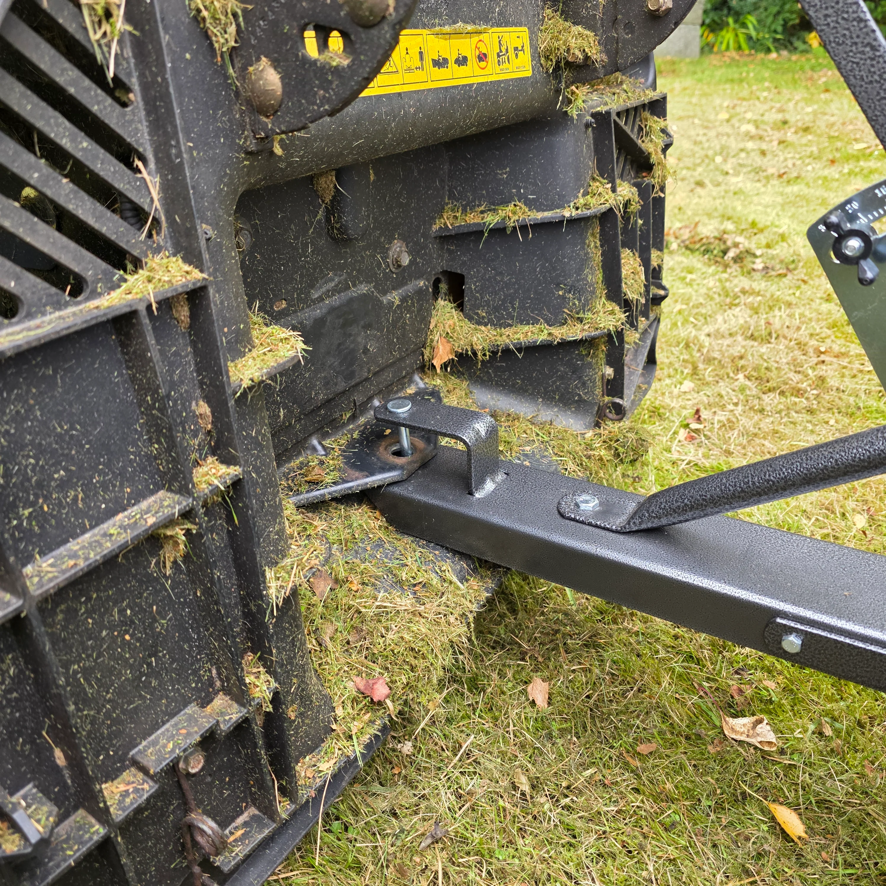 Tow Behind Drop Spreader for Grass Seed, Fertilizer & Ice Melt | Durable, High-Capacity Lawn Spreader 80 Litre, 175LB - Image 3
